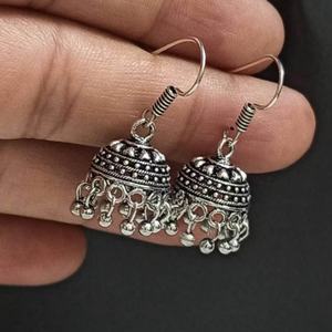 Descubre la Belleza Eterna: Pendientes Clásicos de Plata Estilo Indio para Mujer, Piercings Étnicos Estilo Bollywood con Detalles Exquisitos - Product Image 5