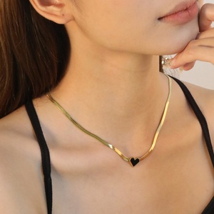 Collar de Moda Impermeable con Colgante de Acero Inoxidable Chapado en Oro de 18k, Cadena Cubana Gruesa de Serpiente y Corazón Hueco para Mujer - Product Image 3