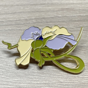 Broche en alliage de zinc plaqué argent/or en forme de branche de cerisier de différentes tailles pour une adorable épingle en émail personnalisée Sakura - Product Image 1