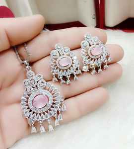 AD Diamant Pendentif Ensemble Rond Floral Lustre Forme Rose pour Filles et Femmes Élégant Fait Main En Vrac Produit - Product Image 6