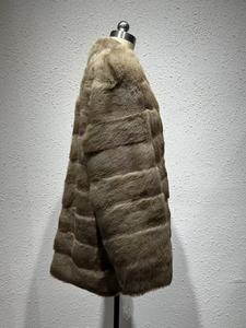Nouvelle Arrivée Manteau Décontracté pour Femme Ice Fox en Véritable Fourrure de Lapin Entière Cousue, Col en V, Bouton Unique, Hiver Luxe - Product Image 4