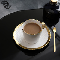 Ensemble tasse à café et soucoupe en céramique simple style européen personnalisé pour couple cadeau au design classique