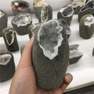 Apophyllite minérale naturelle avec géode de spécimen de zéolite pour la décoration intérieure - Product Image 5