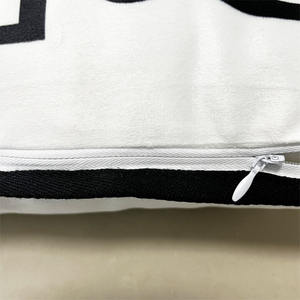 <span class=keywords><strong>Funda</strong></span> De Almohada abstracta decorativa para el hogar de 18x18, <span class=keywords><strong>funda</strong></span> de cojín de impresión Digital de línea suave negra con tubería - Product Image 3