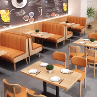 Ensemble personnalisé de mobilier de restaurant moderne en bois de luxe léger, comprenant un canapé banquette, une table en contreplaqué et une chaise de salle à manger confortable avec assise rembourrée.
