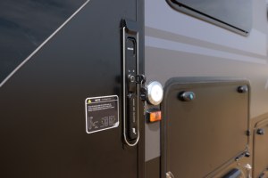<span class=keywords><strong>Puerta</strong></span> de Entrada para <span class=keywords><strong>Caravana</strong></span> Impermeable y Resistente al Polvo, con Cerradura Antivibración, <span class=keywords><strong>Puerta</strong></span> Principal para RV de Aluminio de 0.8mm - Product Image 2