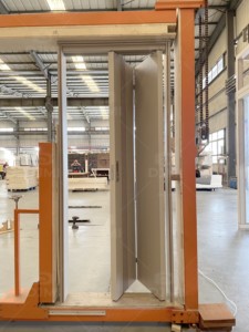 Portes pliantes <span class=keywords><strong>en</strong></span> bois de haute qualité personnalisées <span class=keywords><strong>en</strong></span> usine pour l'intérieur du salon de la maison <span class=keywords><strong>2</strong></span> panneaux de peinture portes intérieures <span class=keywords><strong>en</strong></span> accordéon <span class=keywords><strong>en</strong></span> bois - Product Image 5