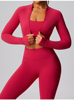 Yeni Kadın Düz Renk Kısa Dar Kesim Spor Giyim 3 Parça Takım Nefes Alabilen Esnek Fitness Kıyafeti Açık Hava Koşusu ve Yoga İçin