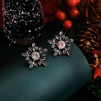 Boucles d'oreilles clous en zircon en forme de feuille de flocon de neige de Noël, en alliage plaqué or et argent, style vintage antique, cadeau de fête, boucles d'oreilles fleur en pierres précieuses pour femme