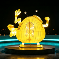 Lanternes décoratives personnalisées au design coloré de créatures de dessins animés pour les rues piétonnes commerciales, les parcs, les places et les sites événementiels