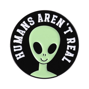 Badges en alliage en forme d'extraterrestre de dessin animé série de citations anglaises personnalisées broches pour mariage autres grands cadeaux pour <span class=keywords><strong>la</strong></span> famille d'amis - Product Image 6