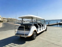 Le bus de navette royal classique électrique rétro à 14 places, idéal pour les visites touristiques, peut rouler en toute sécurité sur toutes les routes des stations.