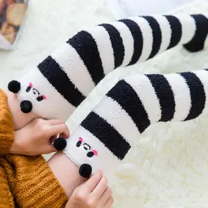 Chaussettes chauffantes pour femmes, motif dessins animés 3d, personnalisés, au dessus du genou, confortables, vente en gros,