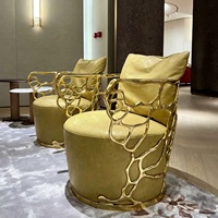 Canapé-lit moderne de style italien en tissu léger et durable avec structure métallique pour appartement, hôtel, salon, meubles de maison