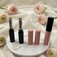 Tube de rouge à lèvres en plastique noir et rose avec ouverture et fermeture rotatives, tube de baume à lèvres, emballage cosmétique, contenant de rouge à lèvres
