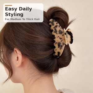 Pinzas para el Cabello Grandes de <span class=keywords><strong>4.1</strong></span> Pulgadas con Logotipo Personalizado, Pinzas de Agarre Fuerte en Color Beige Moteado con Apertura Extra Ancha para Mujeres con Cabello Grueso y Rizado - Product Image 4