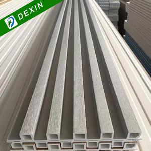 Revêtement mural intérieur de bonne qualité Décoration murale Panneaux composites en bois et plastique WPC Panneau mural cannelé <span class=keywords><strong>pour</strong></span> la décoration - Product Image 4