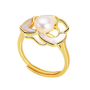 Anillo Romántico Estilo Camelia para Mujer de Zhuji Danshui, Perla Genuina de Alta Gama, Lujo Ligero con Diseño Moderno y Ajustable - Product Image 5
