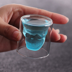 Venta caliente 25ml Forma de la cabeza Vaso de chupito de whisky Vino calavera Vaso de vidrio para beber whisky - Product Image 4