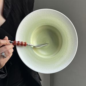 Assiette creuse en céramique mate de style occidental, design élégant, pour salade, modèle chapeau de paille - Product Image 5