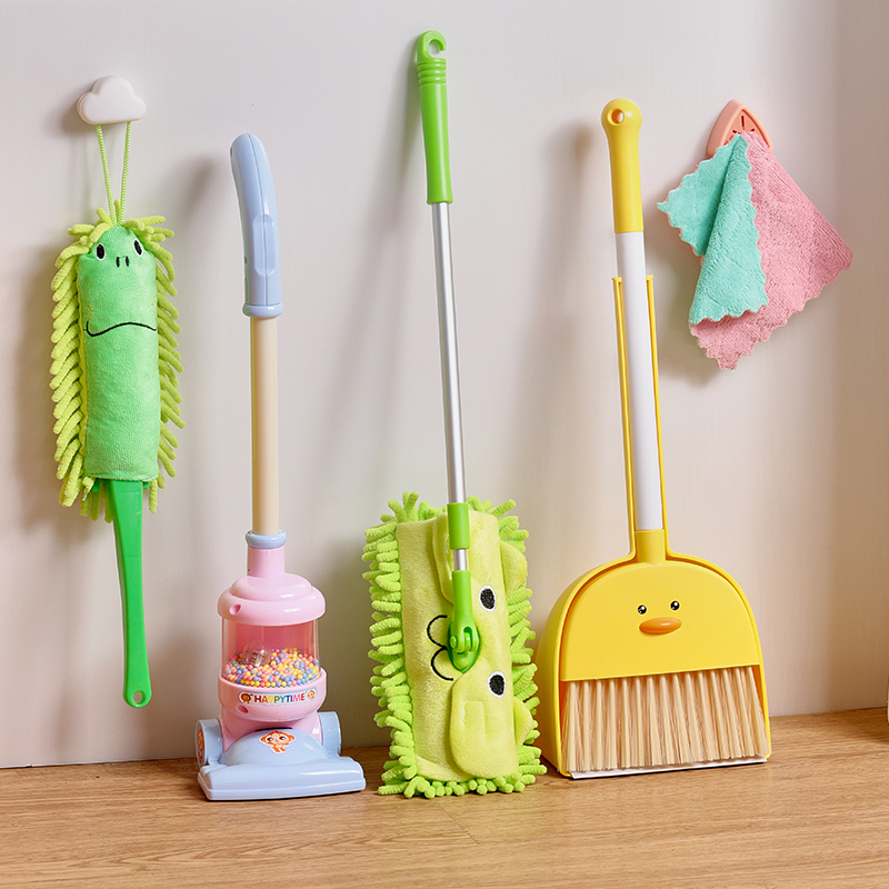 Balai + aspirateur + vadrouille vert + brosse à épousseter vert + chiffon