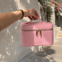 Trousse de Toilette Portable Rose en Cuir PU Grainé Imperméable avec Logo Personnalisé, Fermeture Éclair et Poignée pour Femme – Idéale pour les Voyages