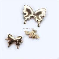 En stock, accessoires métalliques en alliage de zinc personnalisables, motifs papillon et abeille, pour fleurs de chaussures DIY, vêtements et confection de logos sur mesure