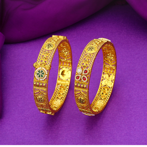 Bracelets élégants et traditionnels en or, avec un design en filigrane complexe, sertis de pierres colorées et d'un savoir-faire raffiné. - Product Image 3