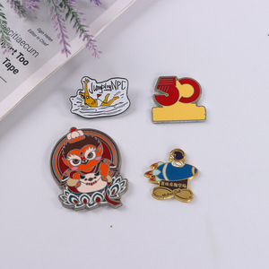 Insignias de Esmalte Personalizadas Shengxin, Pin con Cierre de Mariposa de Aleación, Insignias Metálicas Conmemorativas de Regalo, Estilo Anime de Dibujos Animados - Product Image 3