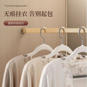 Perchas de plástico para ropa con almohadillas antideslizantes para organizar el armario y el guardarropa - Product Image 4