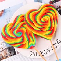 50g Halal gecertificeerde hartvormige regenbooglollipop met fruit smaak, in individueel verpakte snoepverpakking, harde Chinese snack