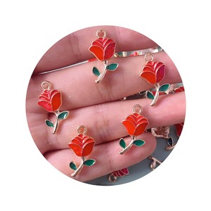 Día de San Valentín esmalte rosa roja flor llavero llaveros amor temática entrega adornos para decoración de bolso de coche