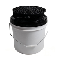 WB-P003 Seau de lavage auto 13L en PP durable avec filtre anti-grains et couvercle noir résistant à la déformation pour le detailing automobile et les services de lavage de voitures