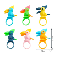 En gros, mini jouet anneau à doigt pour enfants, jouet anneau en plastique en forme d'oiseau hibou-coureur, jouet capsule de distribution pour enfants, petit jouet en plastique