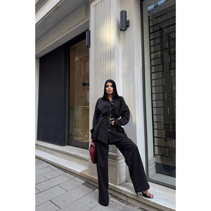 Ensemble chemise-pantalon pour femme, noir à rayures, avec détails élégants, tenue de costume - Product Image 3
