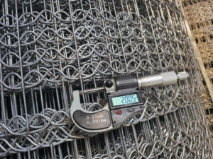 ลวดตาข่ายเชื่อม 6 เส้น ขนาด 2.0 มม. ชุบสังกะสี สำหรับป้องกันท่อส่งก๊าซและน้ำมัน พร้อมบริการเชื่อม - Product Image 3