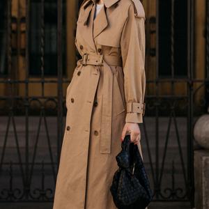 Gabardina Larga Clásica Impermeable de Alta Calidad Personalizada para Mujer - Product Image 3