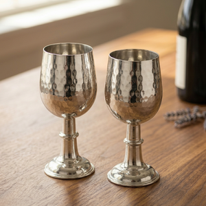 Verre à vin en cuivre pur 100% écologique, design créatif Hs Husnain Crafts, capacité <200ml, pour la maison, les hôtels, design moderne - Product Image 1
