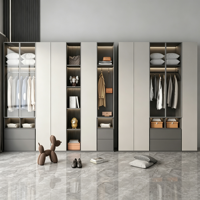 Série Luxe : Armoire contemporaine grise et beige, solution de rangement modulaire pour projets d'aménagement intérieur de condos modernes
