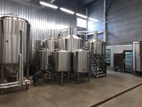 Cuve de fermentation de 4000 L avec tuyauterie en acier inoxydable, fermentateurs de 40 HL avec conduites rigides et vannes.