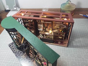 Yuyang <span class=keywords><strong>CuteBee</strong></span> limite de noël 3D Puzzle en bois maison de poupée de noël bricolage Miniature livre Nook pour cadeau de noël arbre maison - Product Image 6