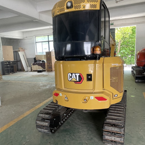 Mini-excavatrice CAT 303 de 1,2 tonne, hydraulique, sur chenilles, compacte, pour travaux de construction, avec godet de terrassement - Product Image 3