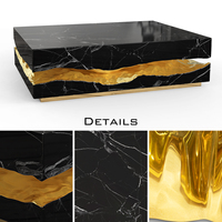 Table basse de luxe abordable et sophistiquée en laiton poli et marbre de qualité supérieure pour salon