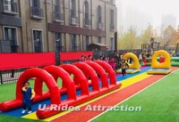 Vente en gros PVC Compétition commerciale extérieure Jeu de course gonflable Quatre obstacles Sports d'équipe Piste de course gonflable