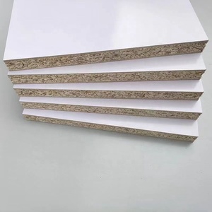 Panneaux de particules mélaminés imperméables de qualité supérieure en Chine, panneaux de particules en pin massif OSB, panneaux de particules en <span class=keywords><strong>bois</strong></span> pour meubles et décoration - Product Image 4