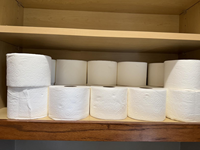 Papier hygiénique jumbo 4 plis, pâte vierge, solide, éco-responsable, usage commercial.