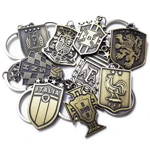 سلسلة مفاتيح برونزية مخصصة بشعار دولي لكرة القدم هدايا تذكارية سلسلة مفاتيح من سبائك الزنك للفريق الوطني كرة القدم هدايا ترويجية