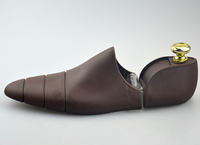 Supports de chaussures réglables en plastique, formes de chaussures à ressort rétractables, embauchoirs pour maintenir la forme des chaussures, adaptés à la plupart des chaussures.