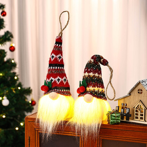 Décorations de Noël : Bonnet tricoté avec Père Noël lumineux et pendentif arbre, figurine sans visage avec lumières pour la décoration de scène - Product Image 4