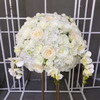 Décoration de table de mariage : Boule de fleurs violettes, Centre de table en fleurs violet foncé, Boule de centre de table en fleurs violettes et blanches